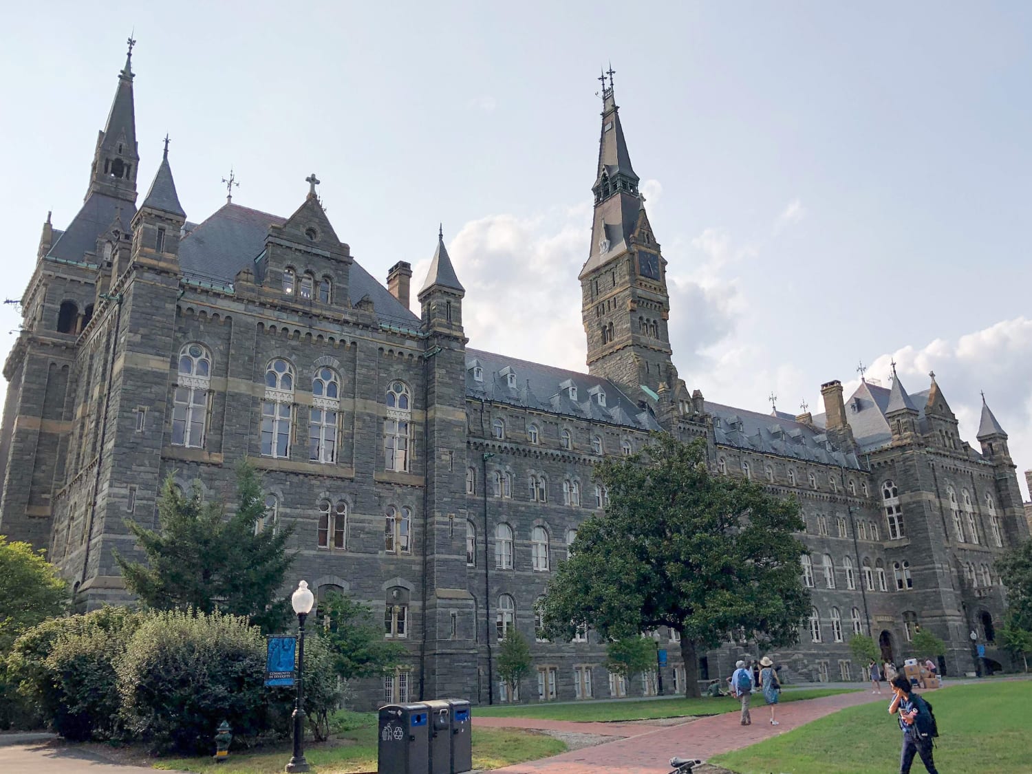 Pennsylvania man pleads guilty to paying bribe for daughter's admission to  Georgetown