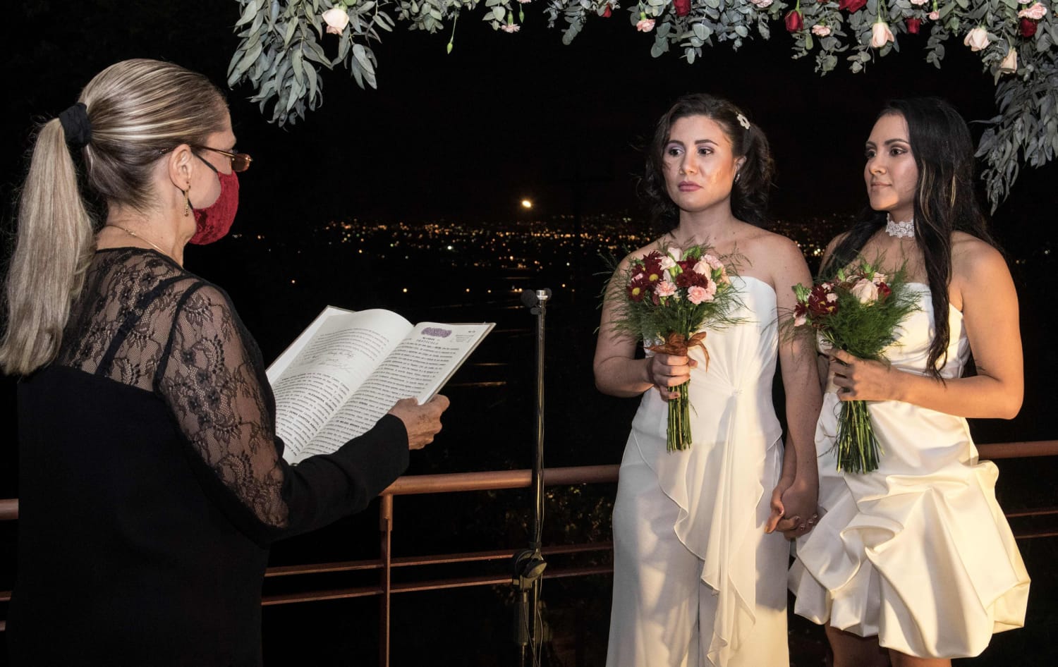 Lesbian couple become Costa Ricas first same-sex spouses photo