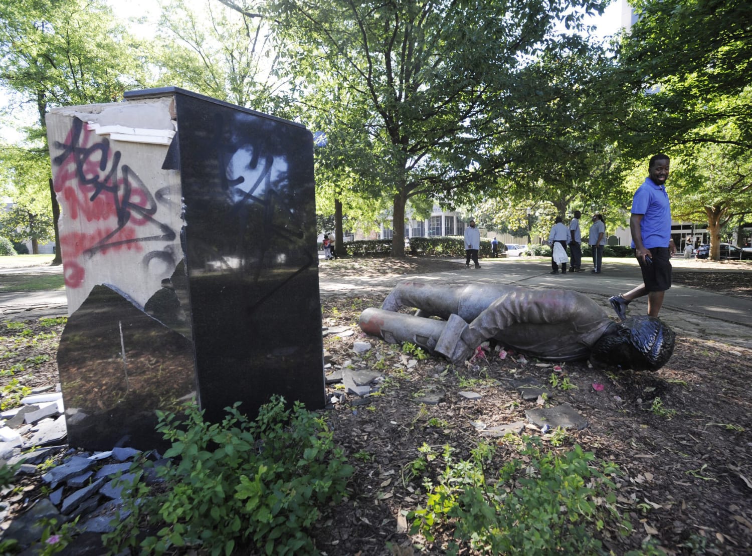 I chose my city': Birmingham, Alabama, removes Confederate monument, faces  state lawsuit