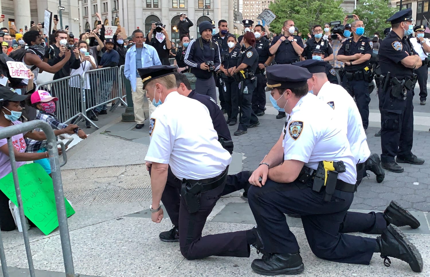 Nypd Lieutenant Apologizes To Colleagues For Kneeling During George Floyd Protest