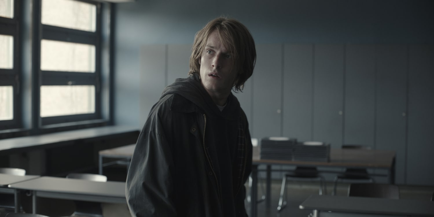 Netflix's Dark Review: The German Answer to Stranger Things and The OA –  IndieWire