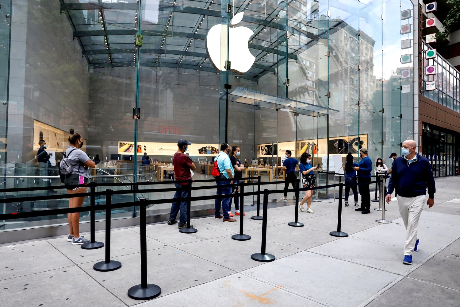 Covid-19: aumento de casos faz Apple fechar todas as lojas em Nova, apple  store nova york 