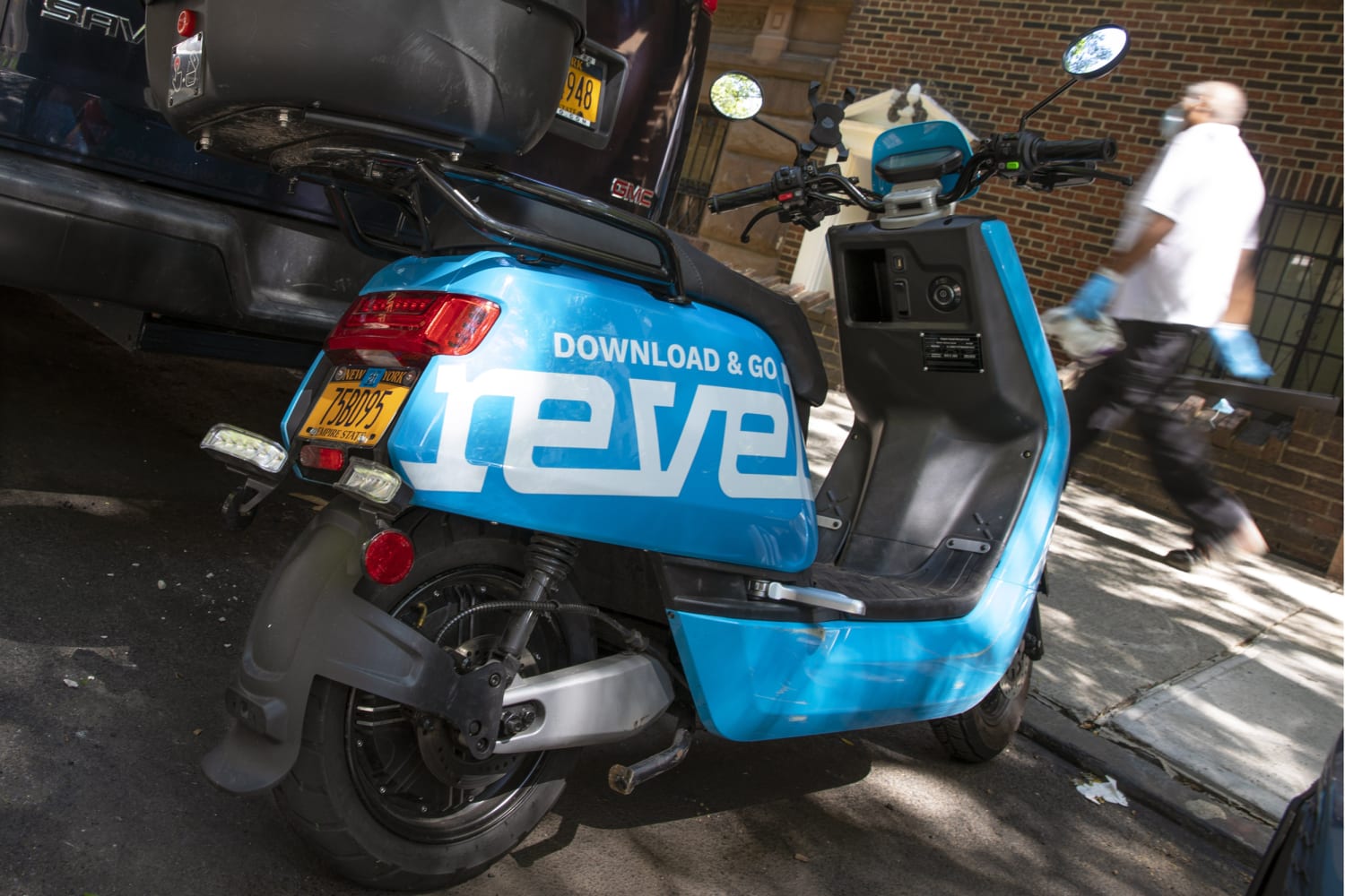 Oakland CA now has Revel's 30 MPH shared electric mopeds