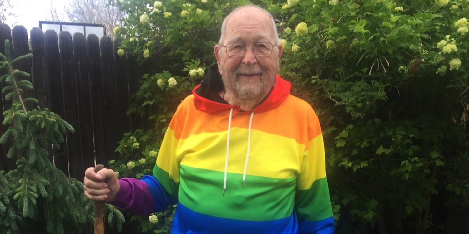 90-year-old grandfather Kenneth Felts comes out as picture pic