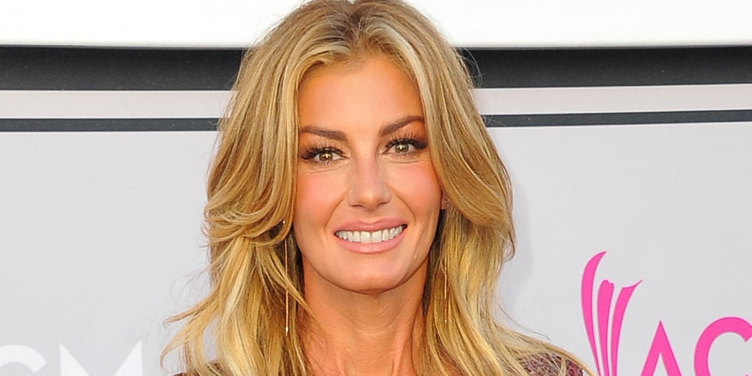 See Faith Hill's pink hair after Tim McGraw shares photo.
