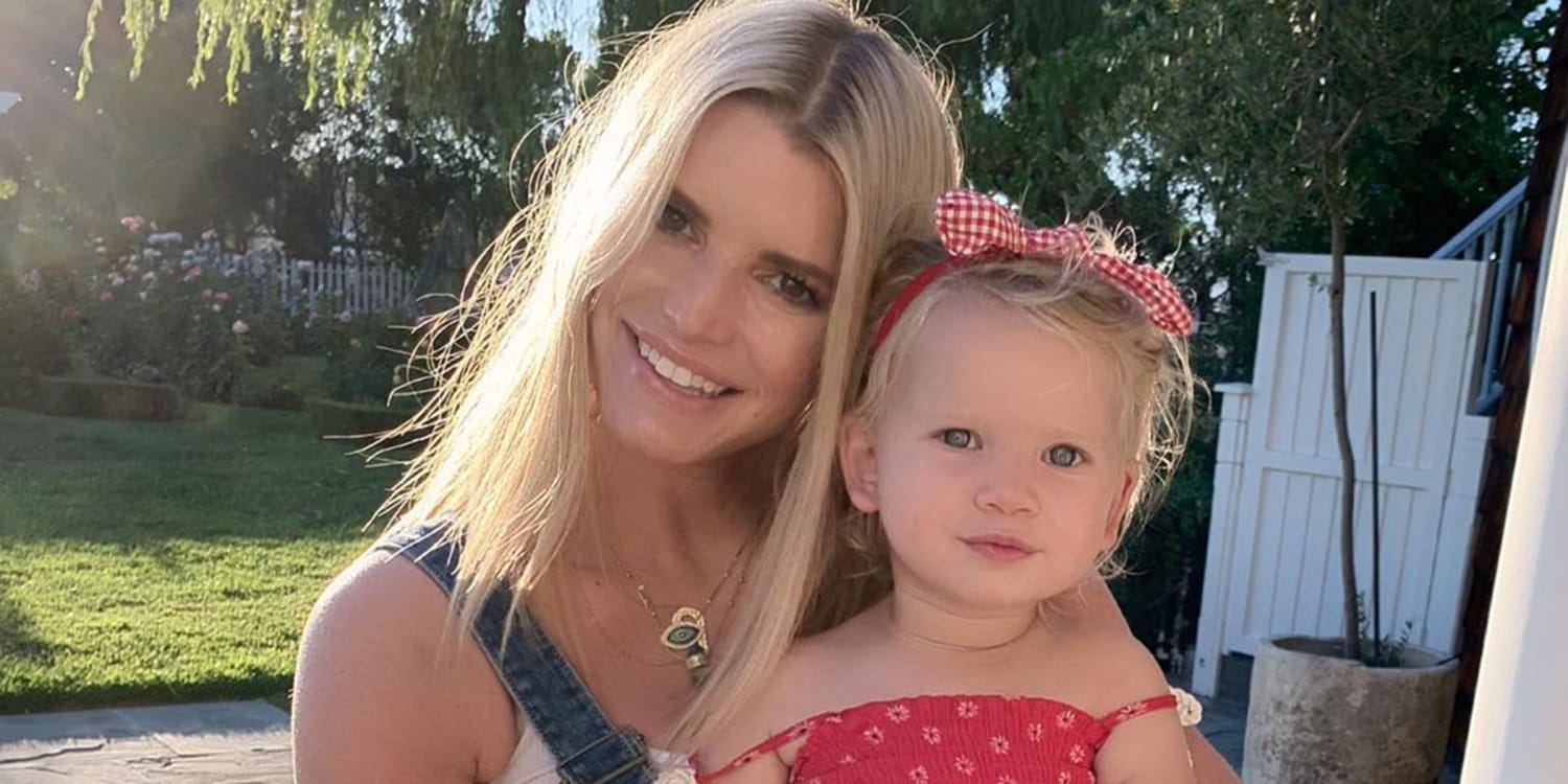 See Jessica Simpson Posts Adorable Pic With Daughters Maxie & Birdie