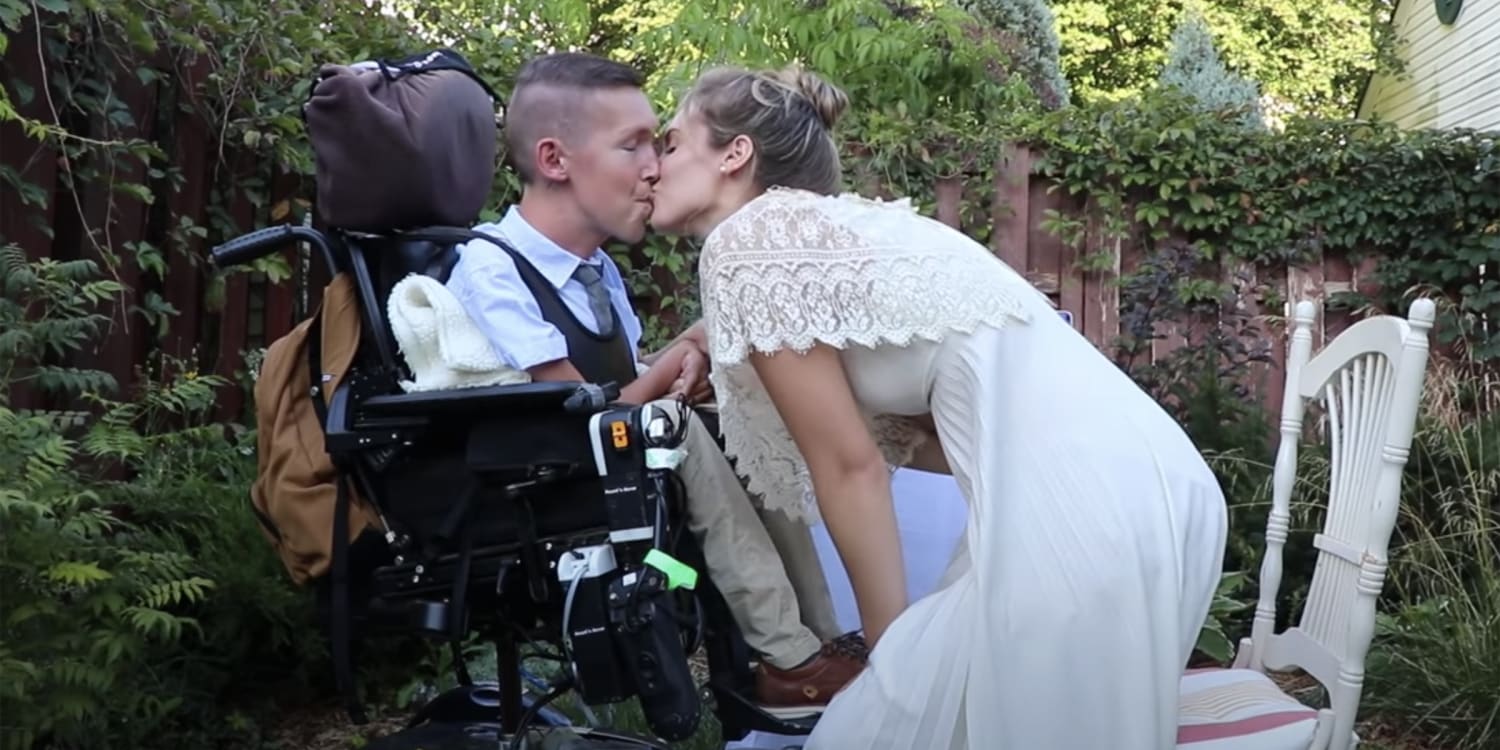Squirmy and Grubs,&#39; YouTubers who highlight dating with disabilities, are  married