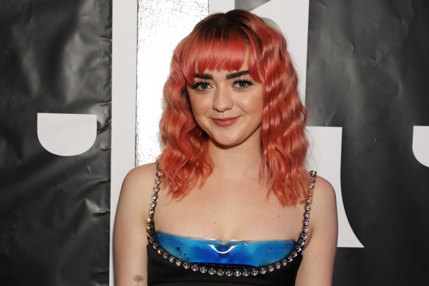 Maisie Williams just got an incredible blonde mullet