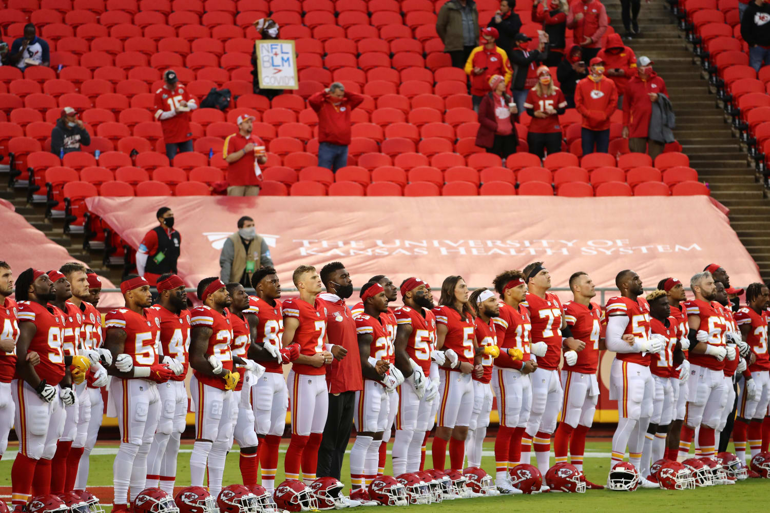 sagtmodighed Læge Sund mad K.C. Chiefs fans' booing moment of unity for 'ongoing fight for equality'  mars NFL home opener