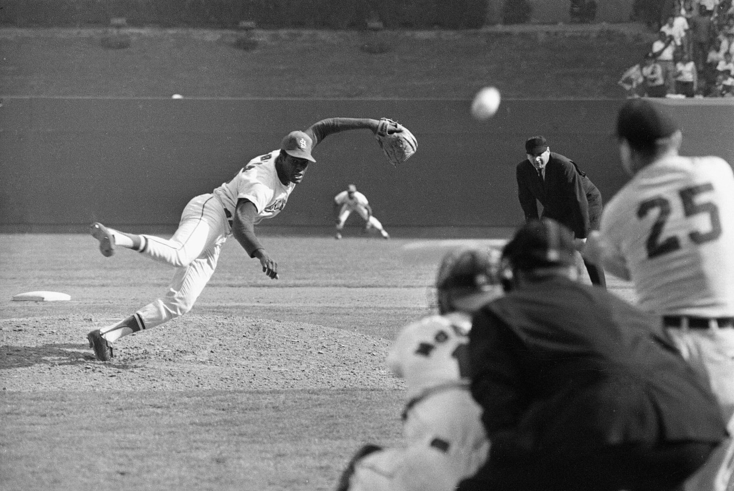 Baseball world mourns death of Cardinals legend Bob Gibson