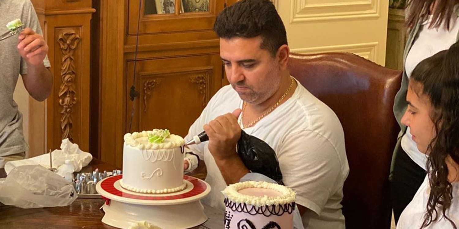 Cake Buddy Valastro decorates after hand injury