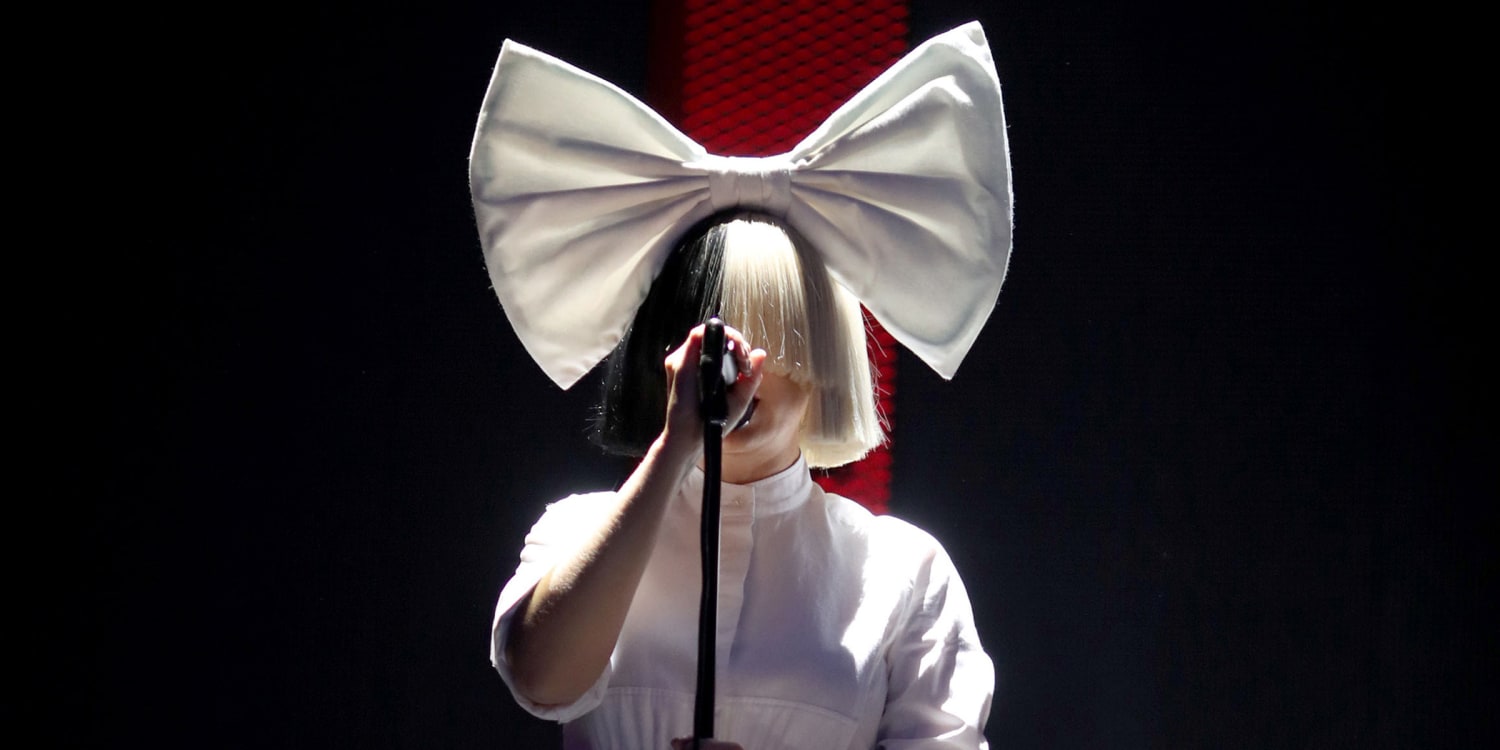 Sia let s. Сиа певица. Sia фото певицы. Sia папарацци. Sia дискотека.