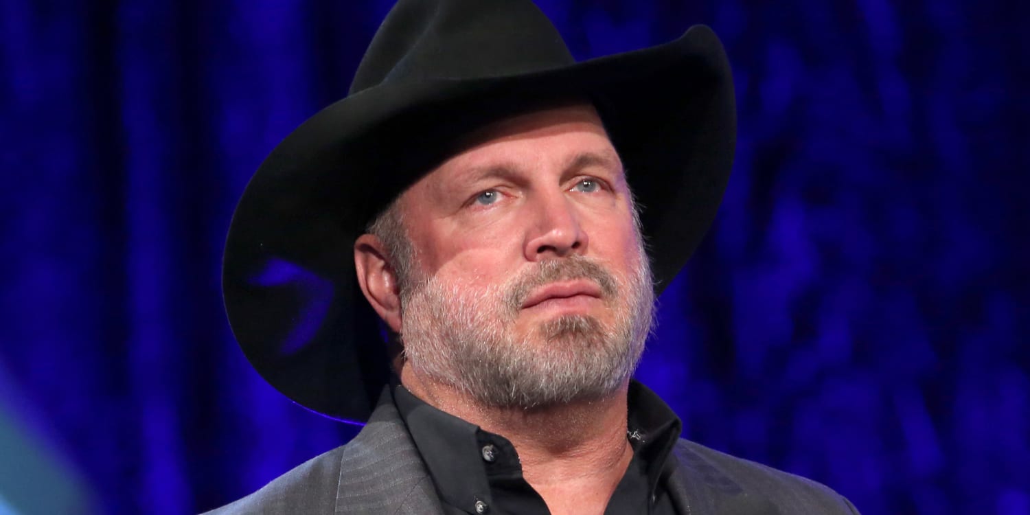 Garth Brooks opens up on injuring his hand in farm accident