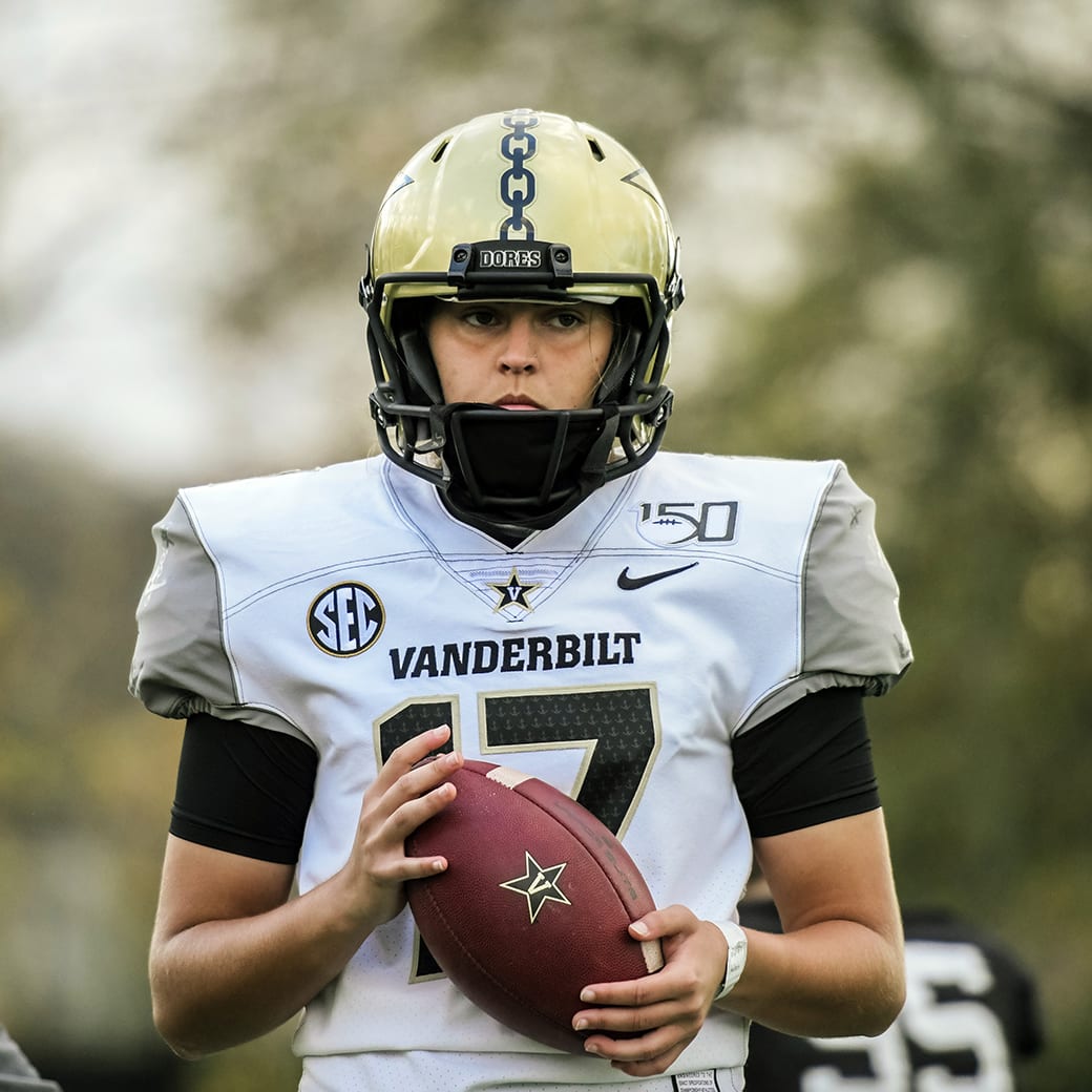 NFL Brasil on X: JOGUE COMO UMA GAROTA! 💪♀️ Sarah Fuller, goleira do time  feminino de futebol da universidade de Vanderbilt, vestirá o uniforme do  time de Futebol Americano e será a