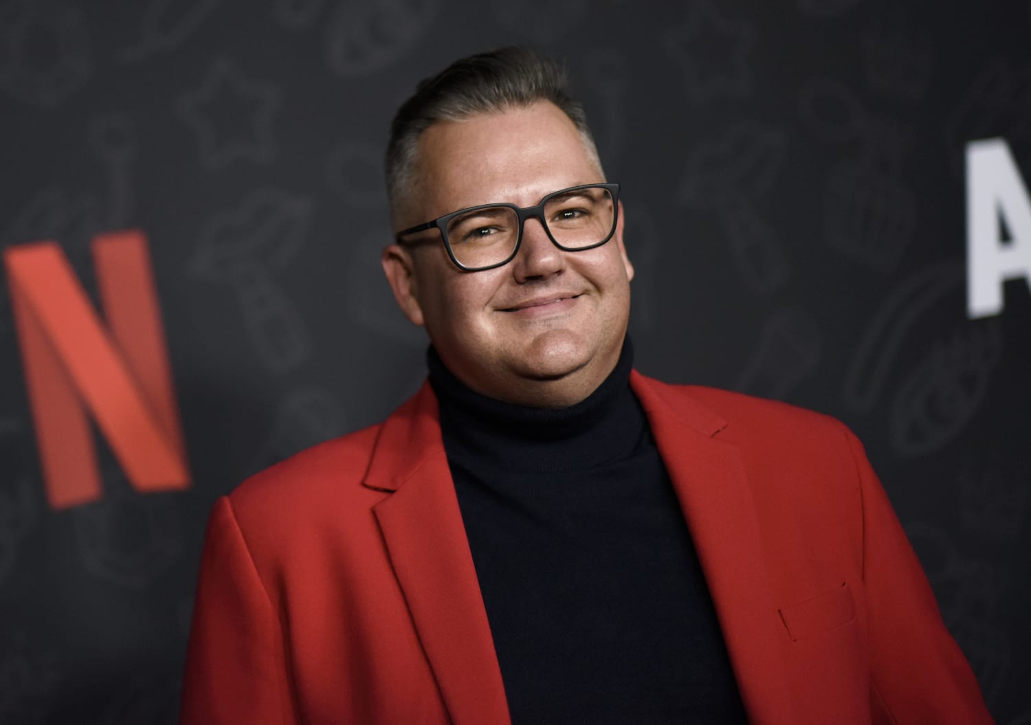 The 42-year old son of father (?) and mother Gaye Matthews Ross Mathews in 2022 photo. Ross Mathews earned a  million dollar salary - leaving the net worth at  million in 2022