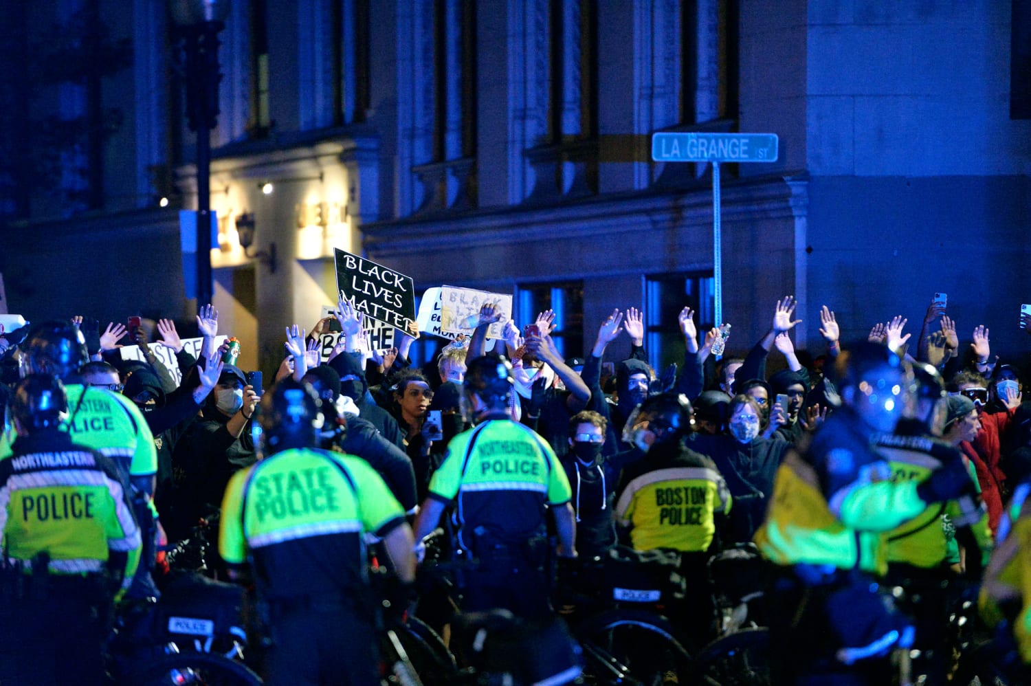 Как в сша называют забастовку полицейских. Boston Police Фе Demonstration. Протестам в Бостоне. Забастовка полицейских Бостона. Протест в Бостоне 1774.