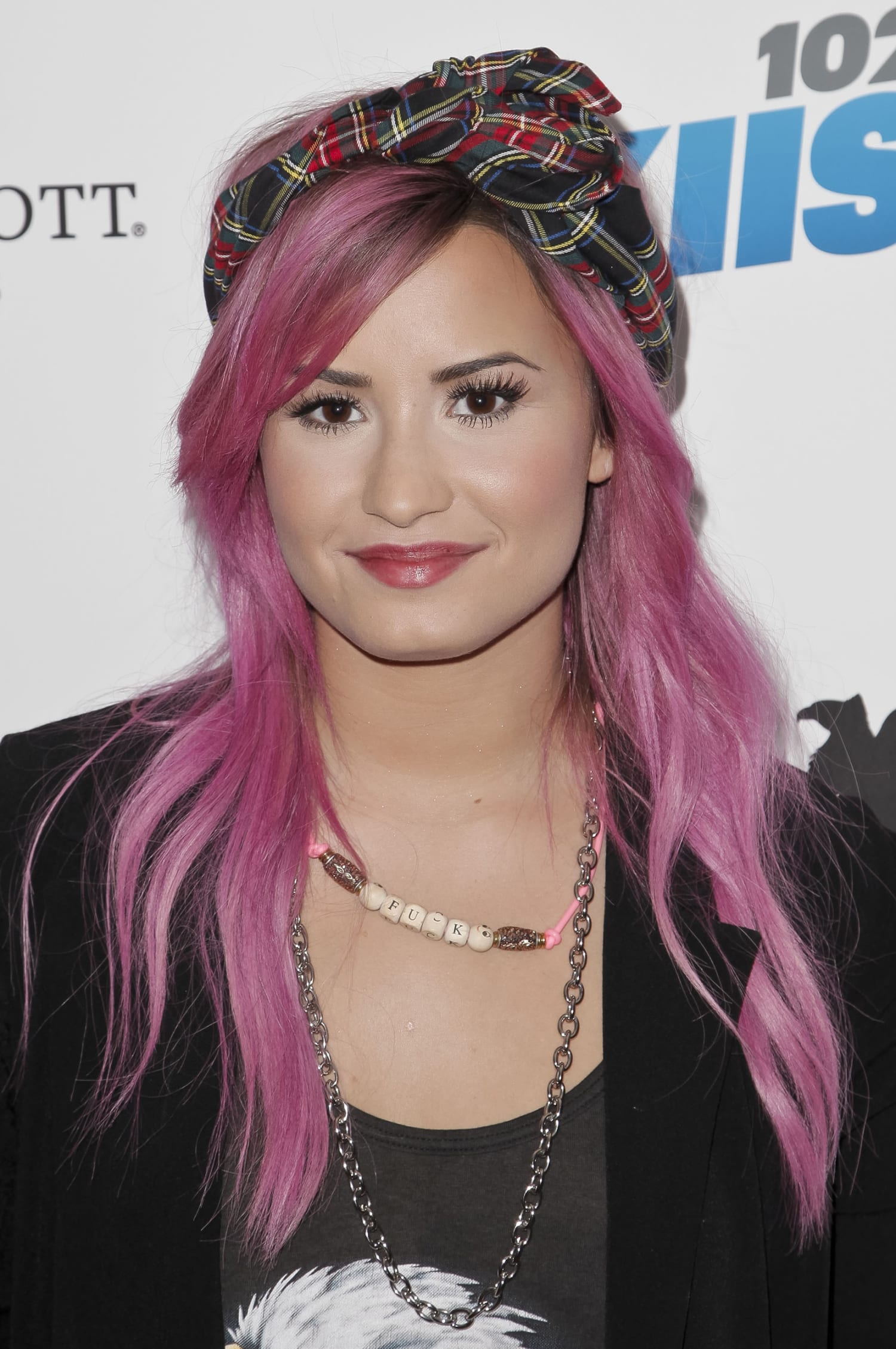 Demi Lovato Blonde Hair Pink Tips