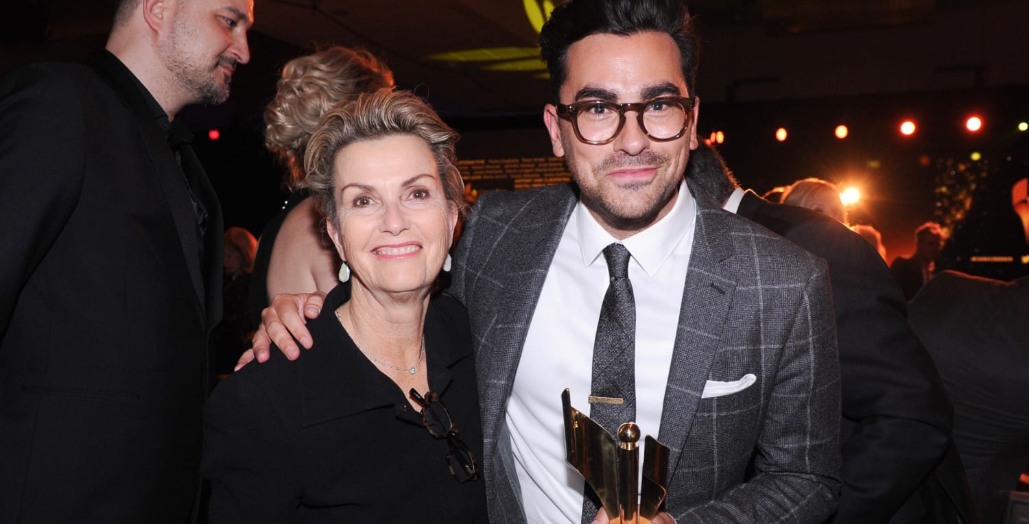Dan Levy's mom calls out his childhood bullies ahead of 'SNL' debut