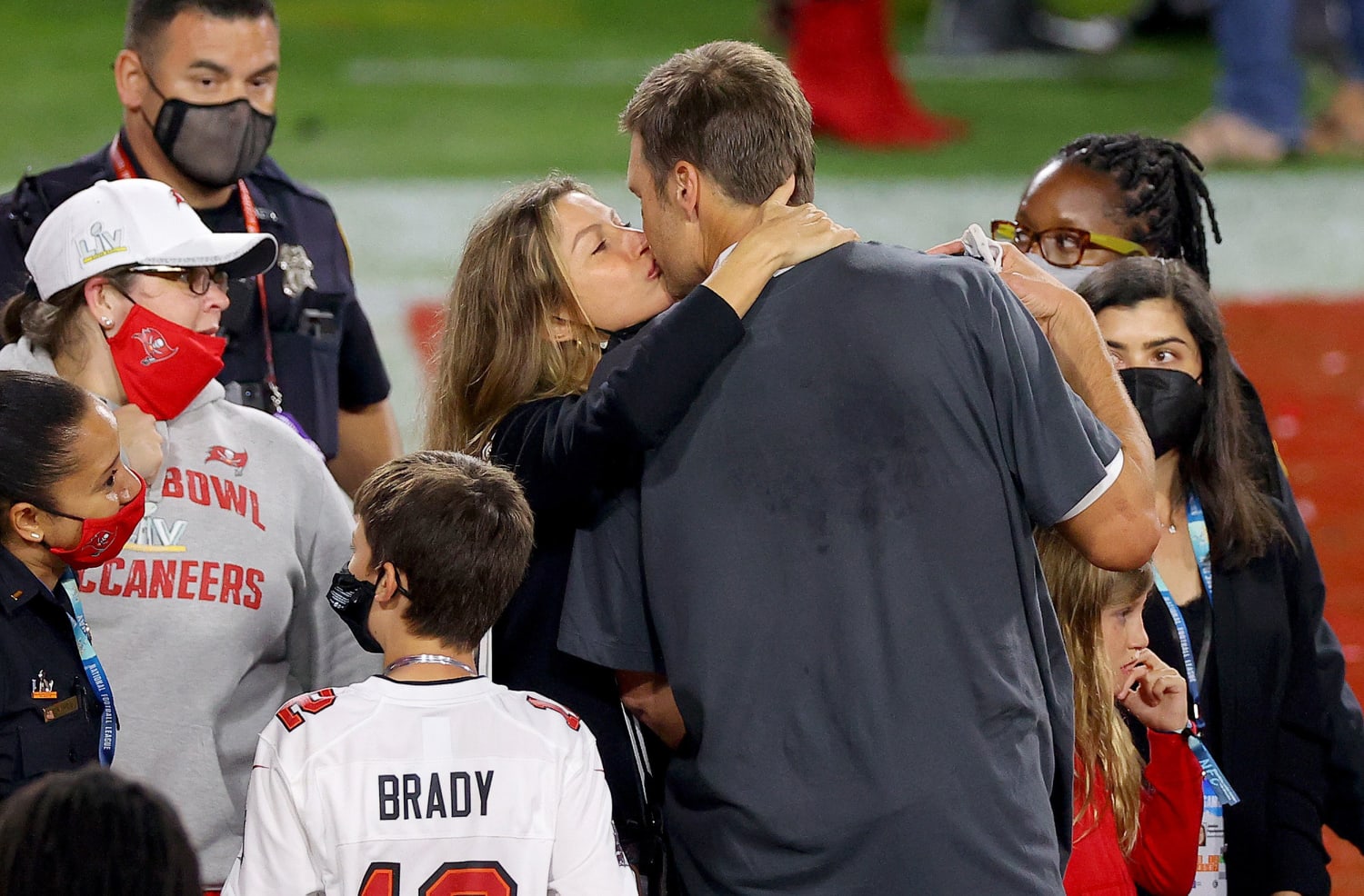 Gisele Bündchen cheers on Tom Brady as Tampa Bay Buccaneers win