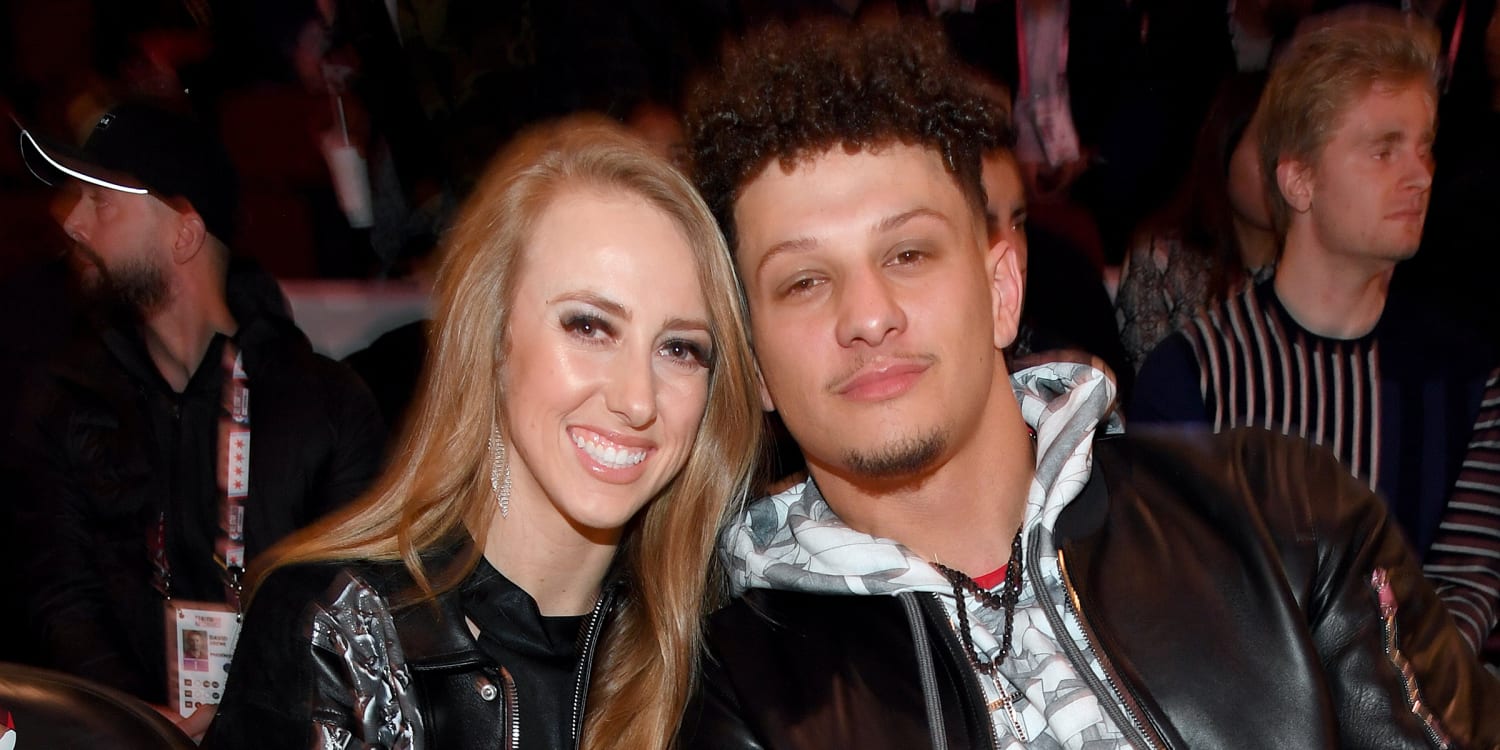 Patrick Mahomes shares new photo of his 1-month old daughter