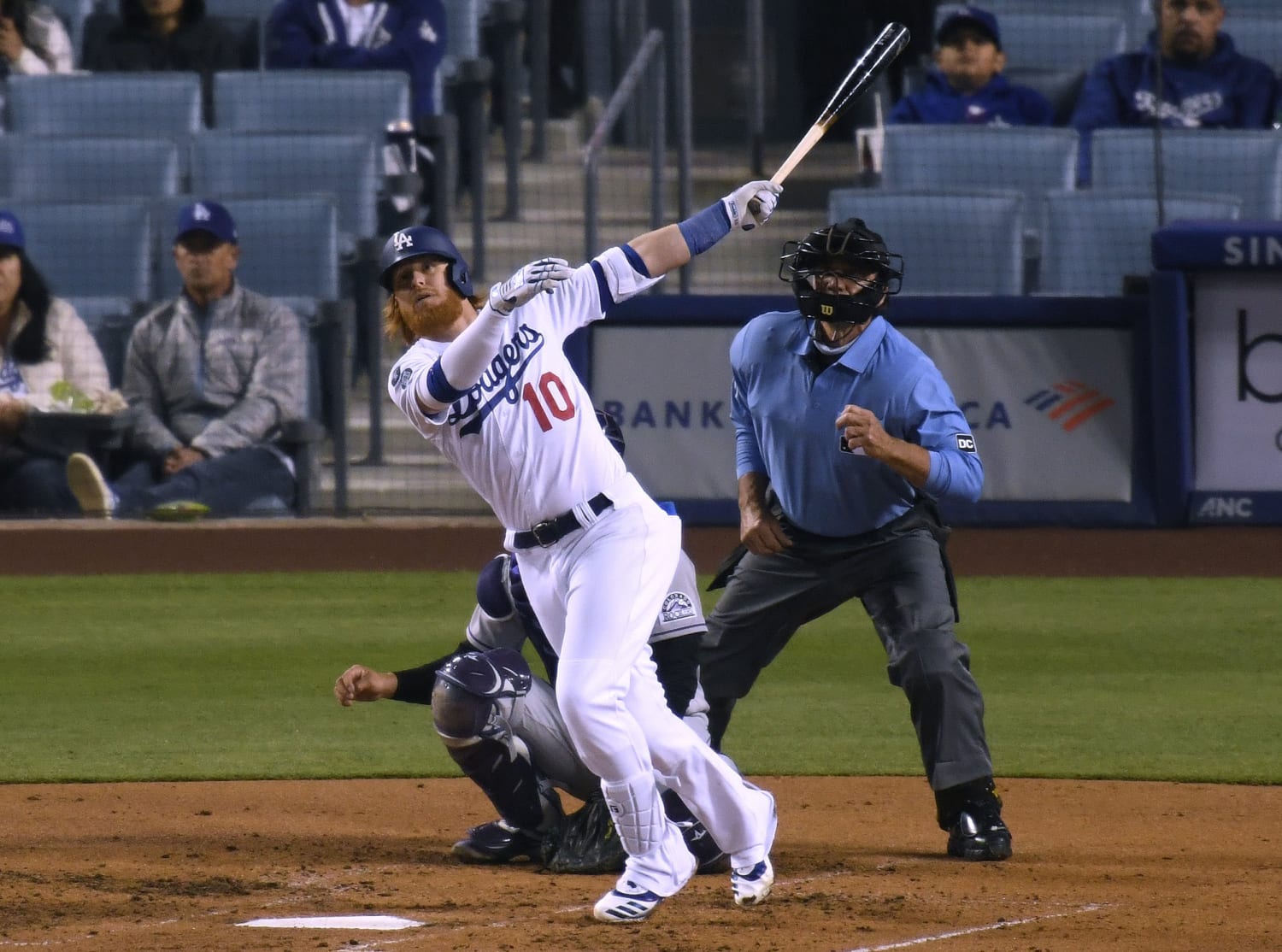 Unknown Cuban ballplayer sleeps outside of Dodger Stadium, hoping for a  tryout - NBC Sports