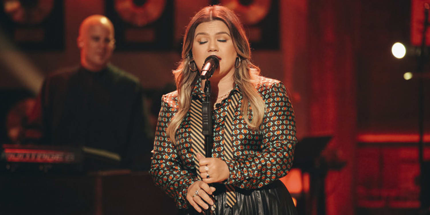 Watch Kelly Clarkson nail Aerosmith's 'Dude (Looks Like a Lady)'