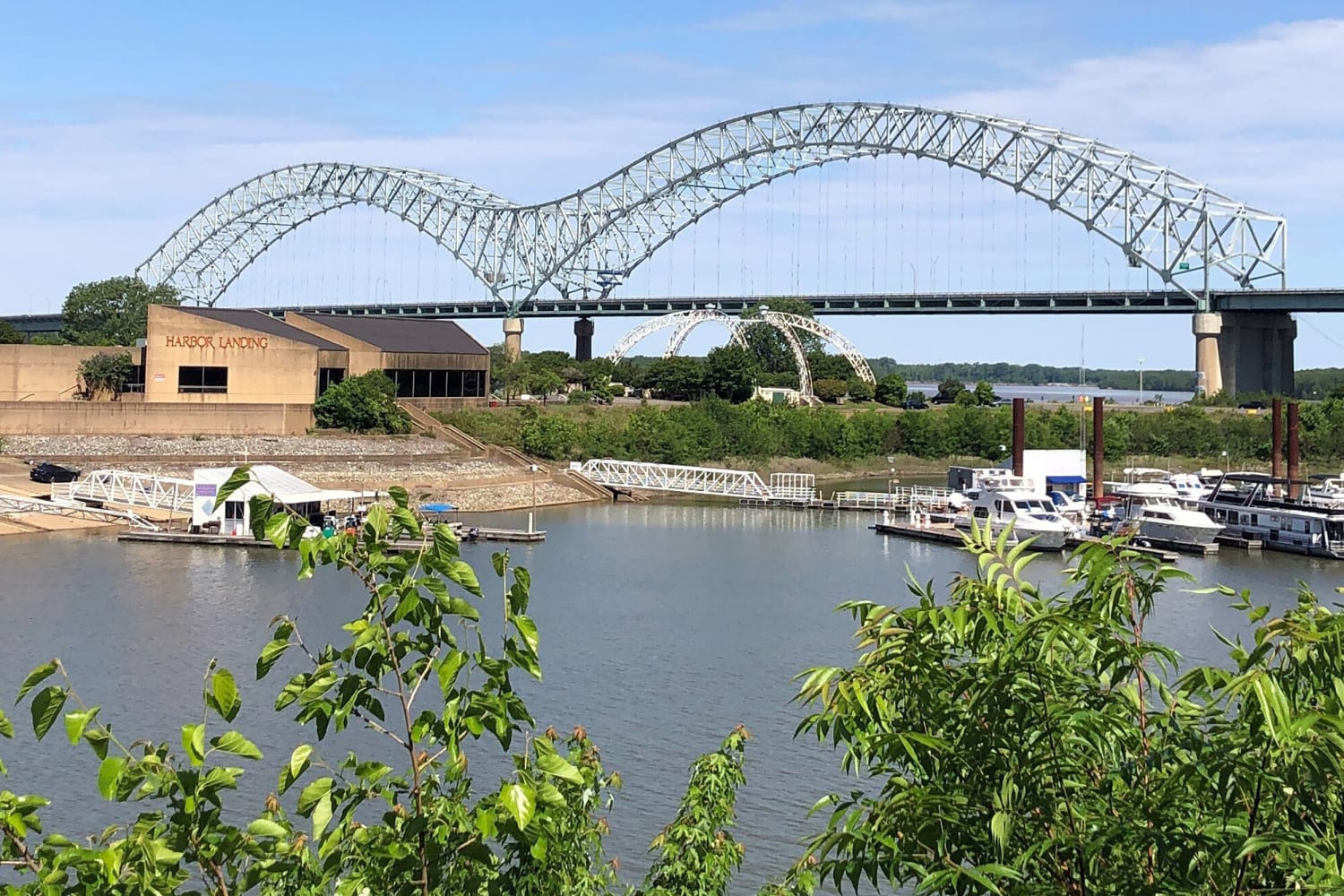 Через какую реку перекинут мост. Мост Миссисипи. Миссисипи река мост. Миссисипи река Айова. Мост Фриско Миссисипи.