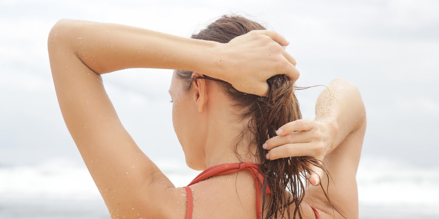 putting sunscreen in hair