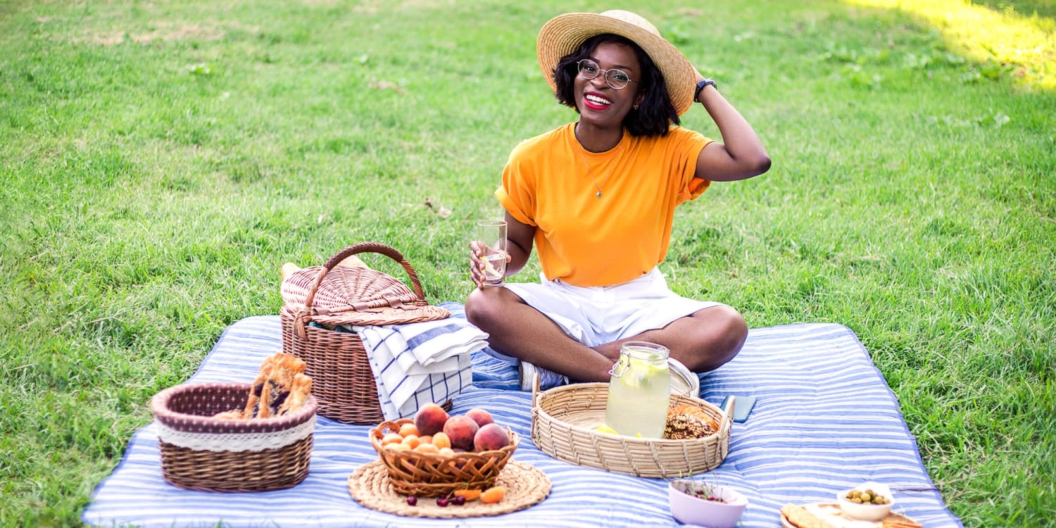 picnic basket for 2 with blanket