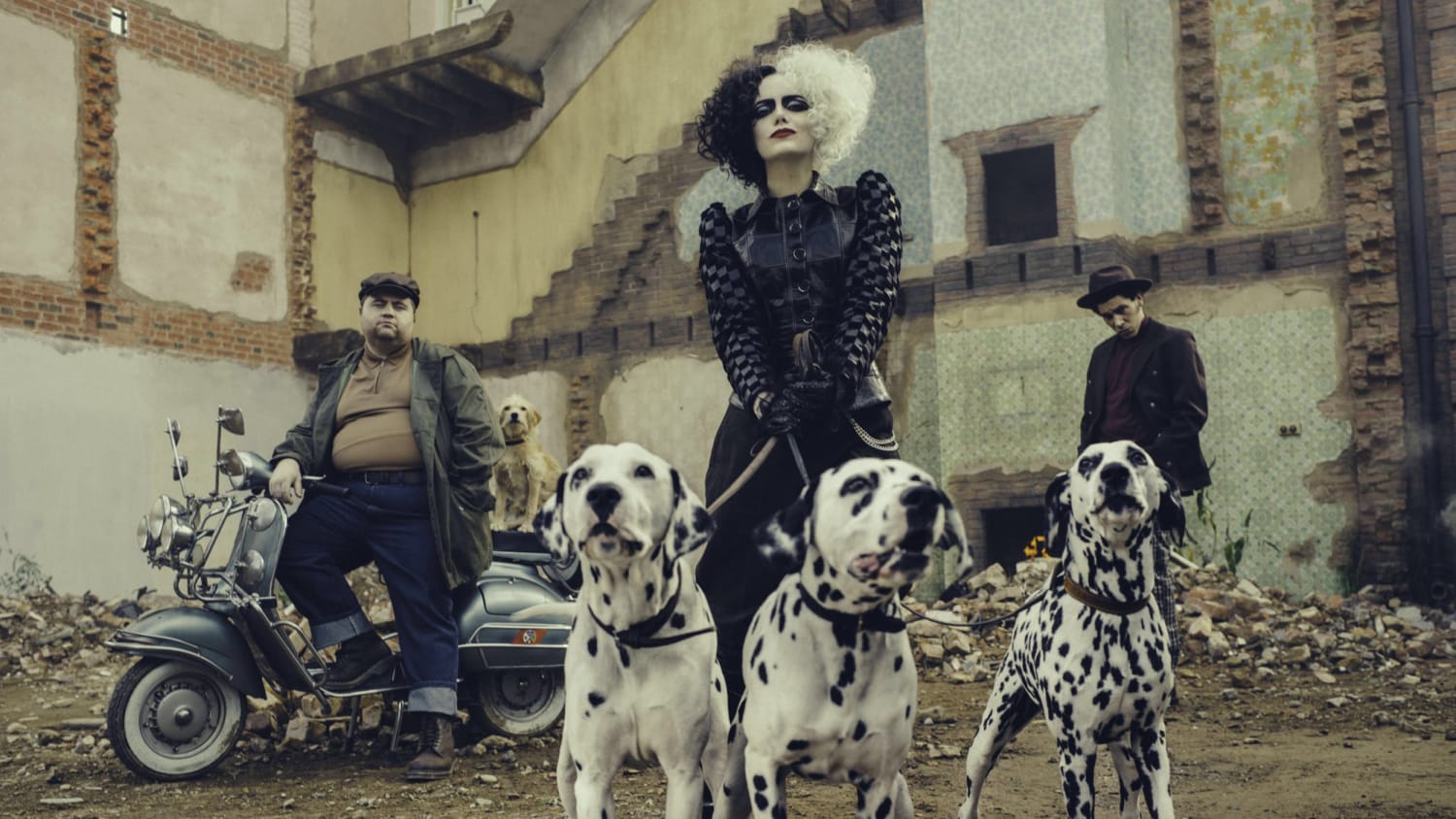 Disney's 'Cruella' gave its puppy-killing villain a catty history in the  fashion biz and made it work