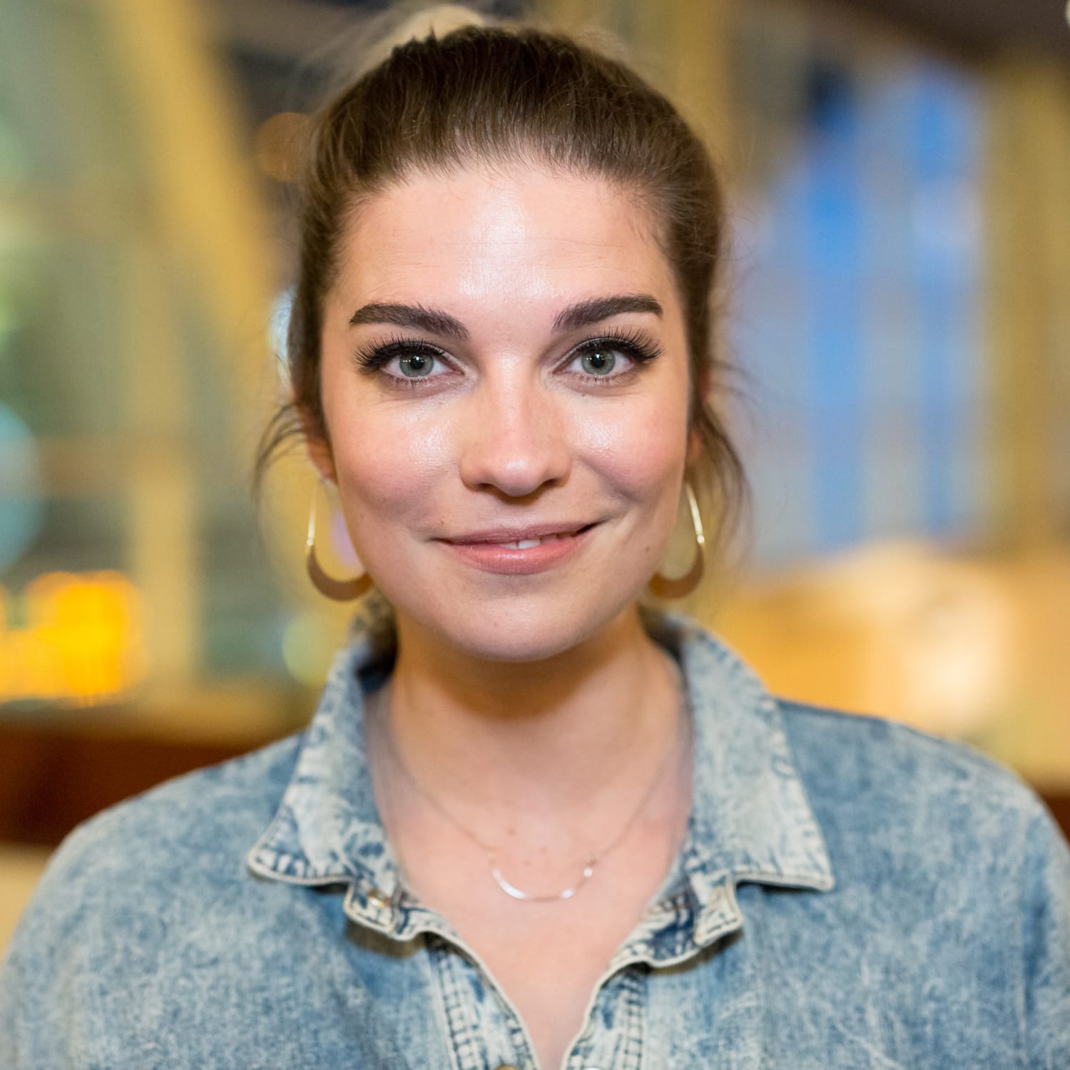 Annie Murphy is up Schitt's Creek and loving it  Georgia Straight  Vancouver's source for arts, culture, and events