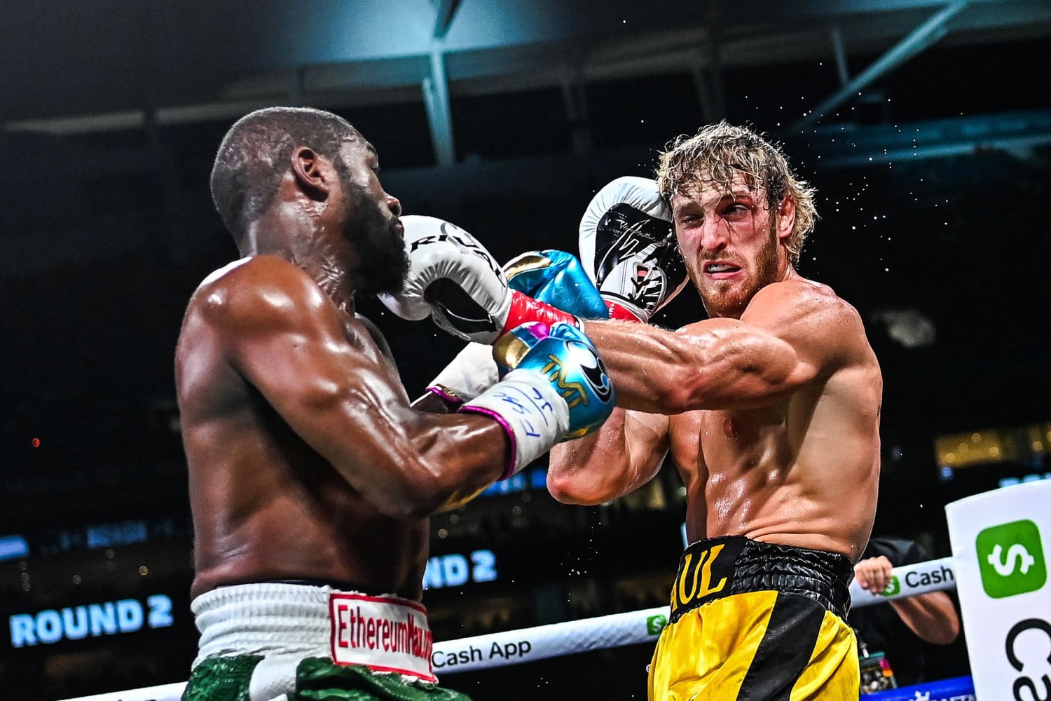 Youtuber Logan Paul Goes Distance Against Mayweather In Boxing Exhibition