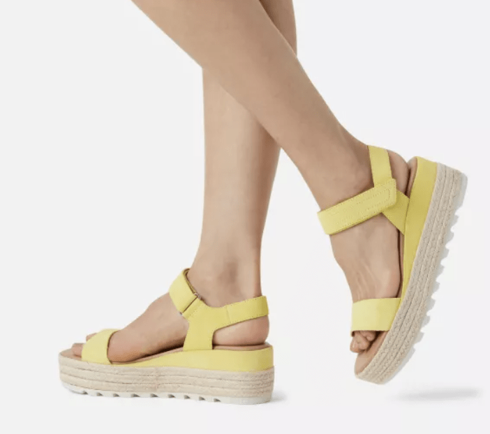 The 15 best women's sandals with arch support of 2022