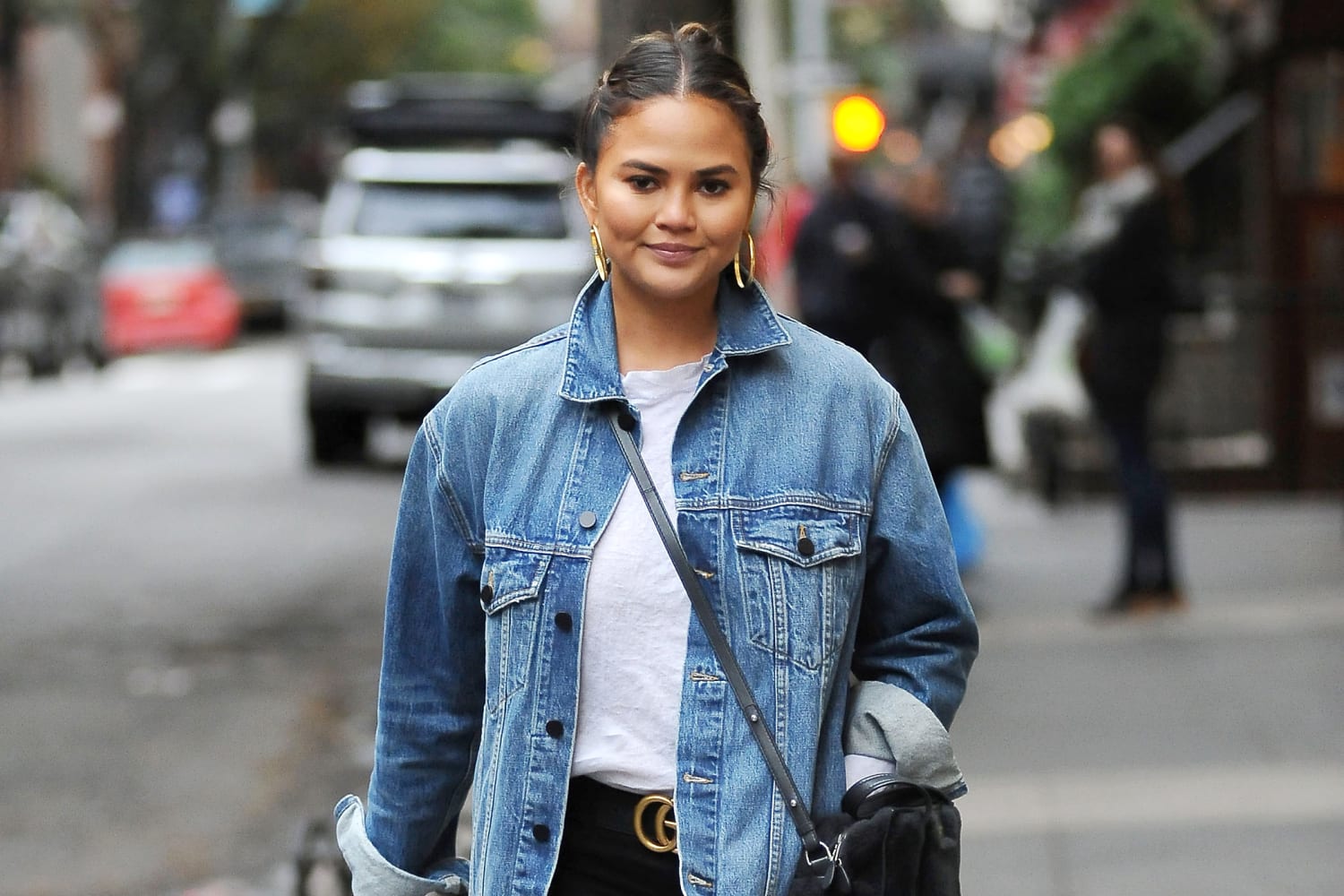 Check Some of this Week's Best Celeb Bags, Plus a Special Appearance from  Chrissy Teigen's Bulldog - PurseBlog