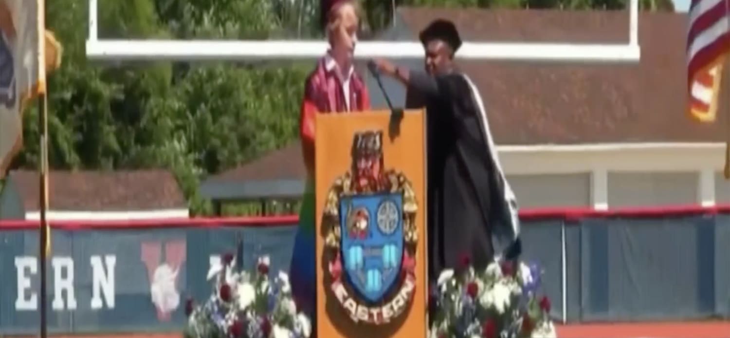 Cherokee Valedictorian, in Rousing Speech, Relates 2022 Graduates' Time in  School During Pandemic to Plants – Sunflowers in Particular