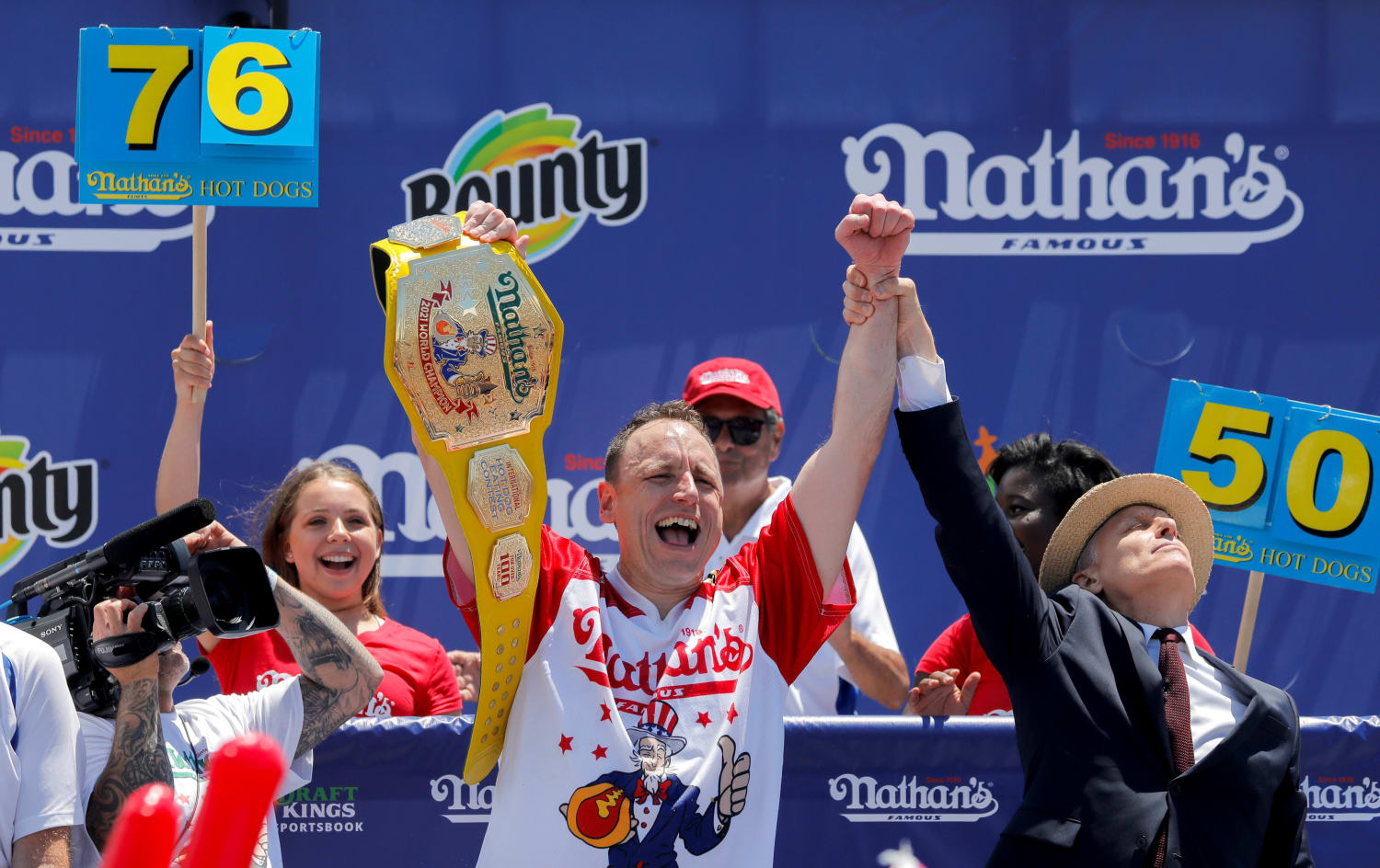 Joey Chestnut eats 76 hot dogs in 10 minutes, setting new record at 4th of  July contest