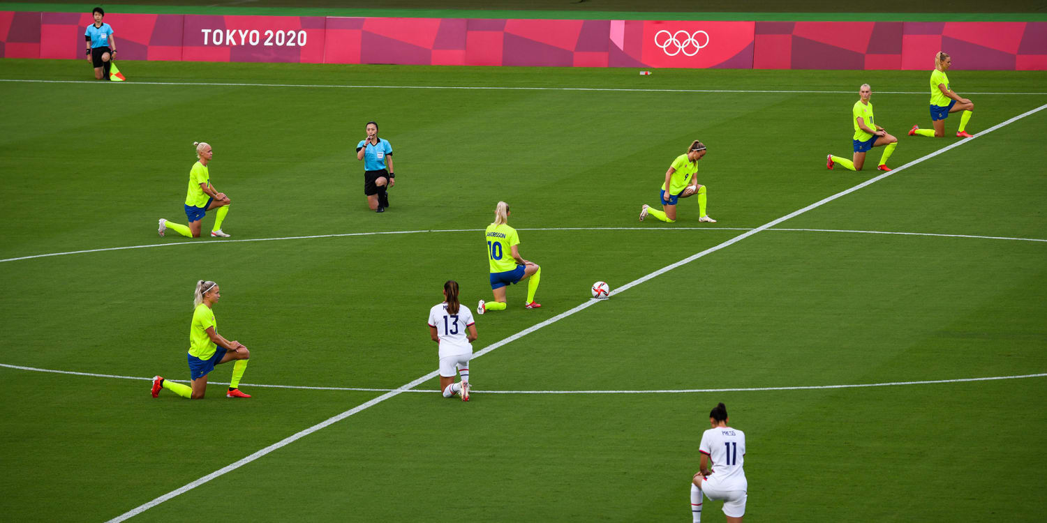 Rapinoe and U.S. Women's Soccer Team stop kneeling and start