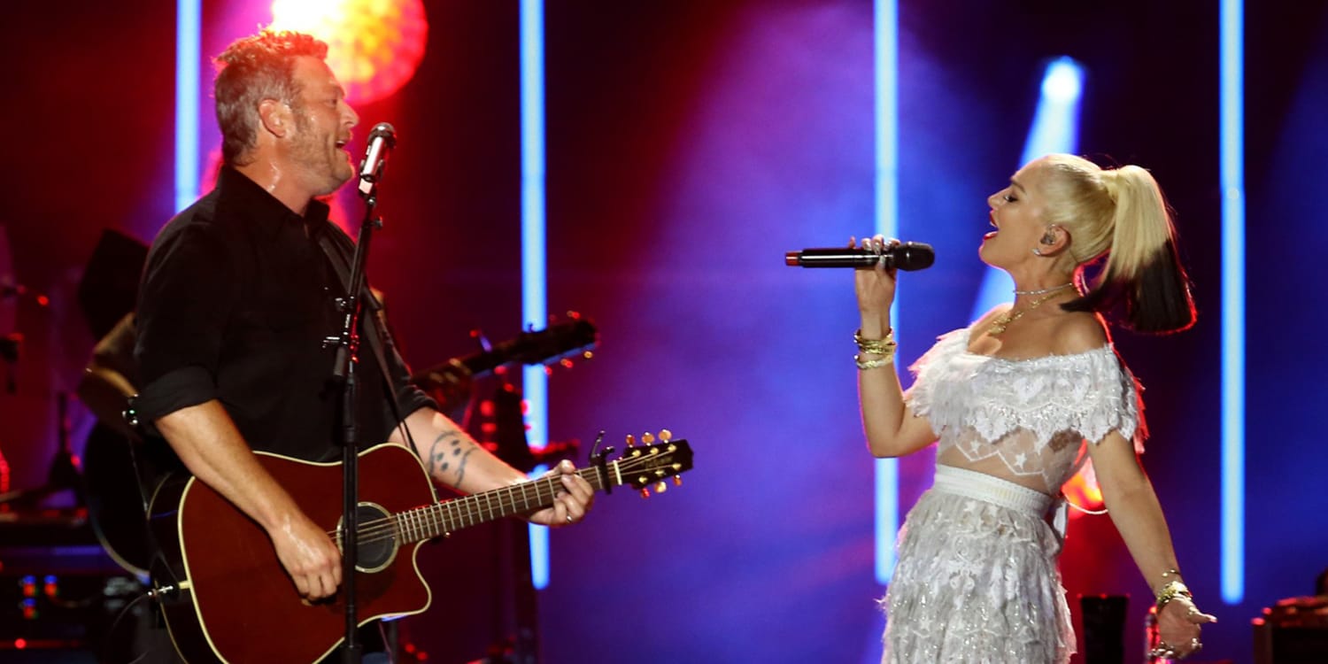 Blake Shelton rocks out on guitar while Gwen Stefani sings 'Don't Speak'