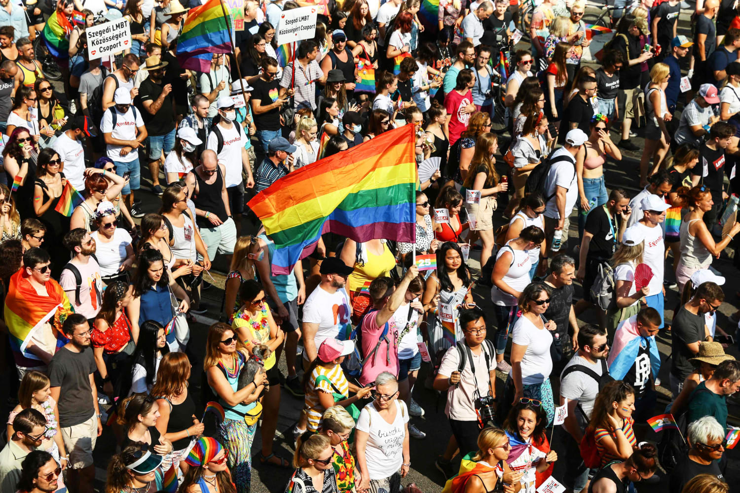 Thousands march in Hungary Pride parade to oppose anti-LGBTQ law