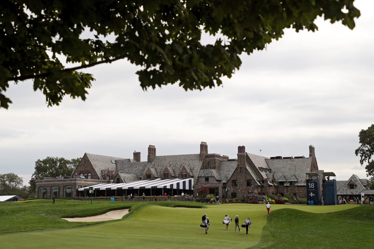 Plan to honor Trump with banquet becomes flashpoint at one of America's  most elite golf clubs