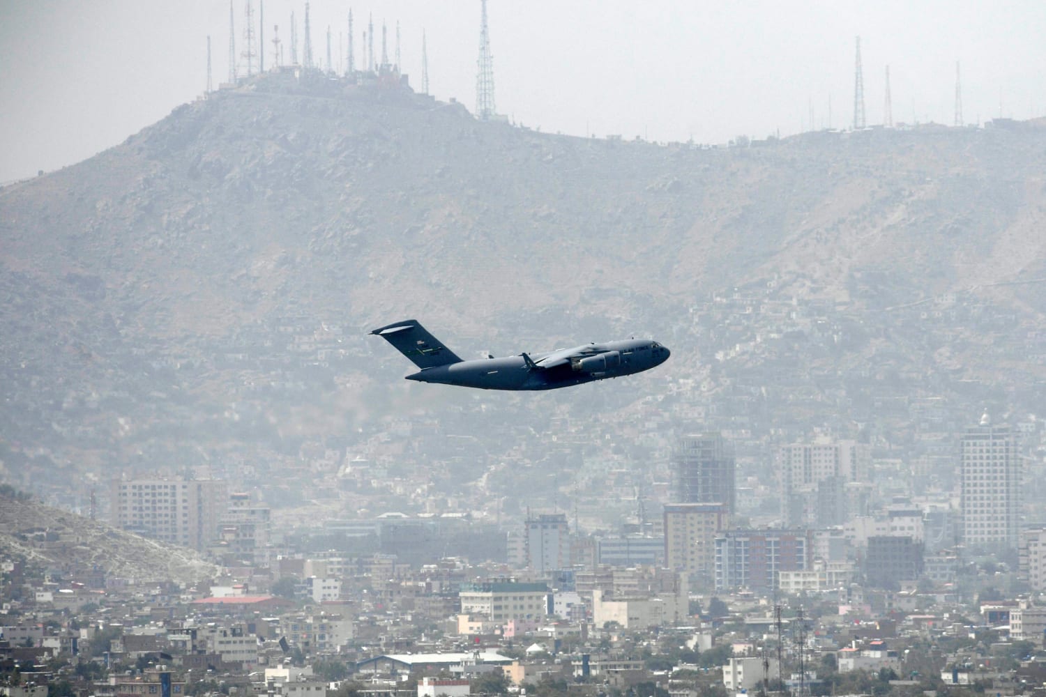 A picture of a US military plane flying out of Afghanistan