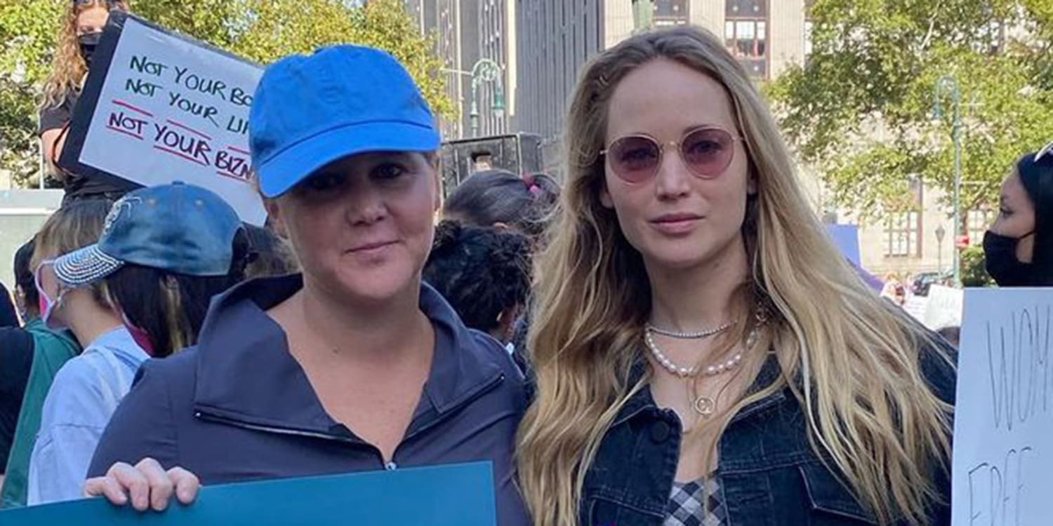 Pregnant Jennifer Lawrence and Amy Schumer attend Women's March