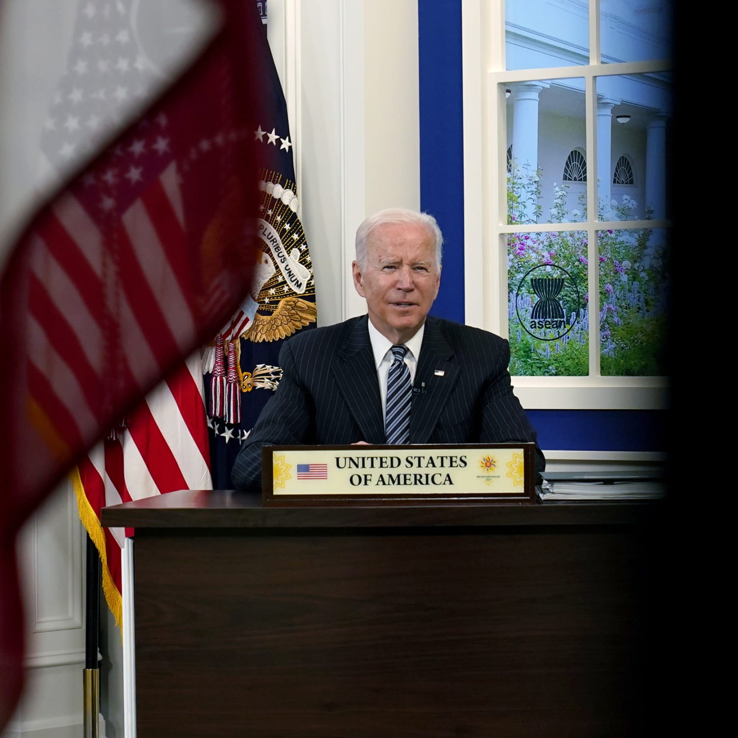 Biden makes calls to House Democrats to gather votes for $1.75T social safety net bill