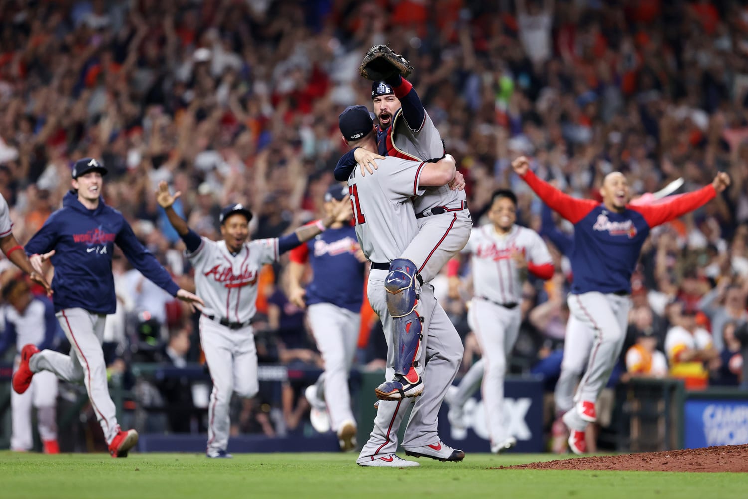 Braves knock out Astros to win first World Series since ’95