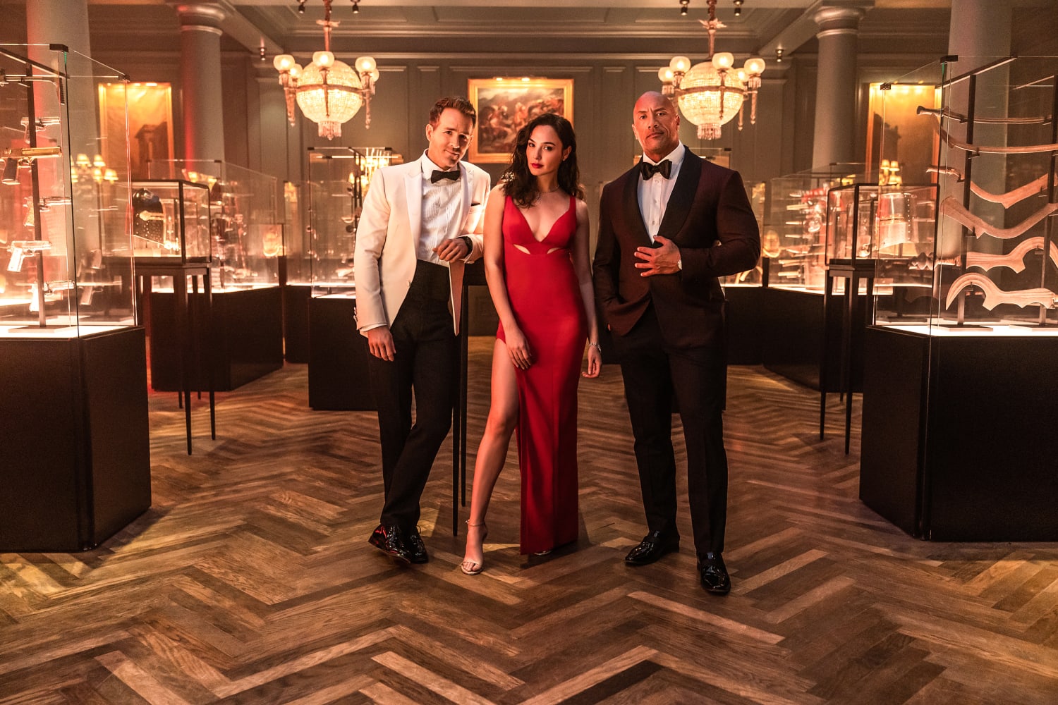 Netflix S Red Notice With Gal Gadot And Dwayne Johnson Is A Pleasurable Shell Game