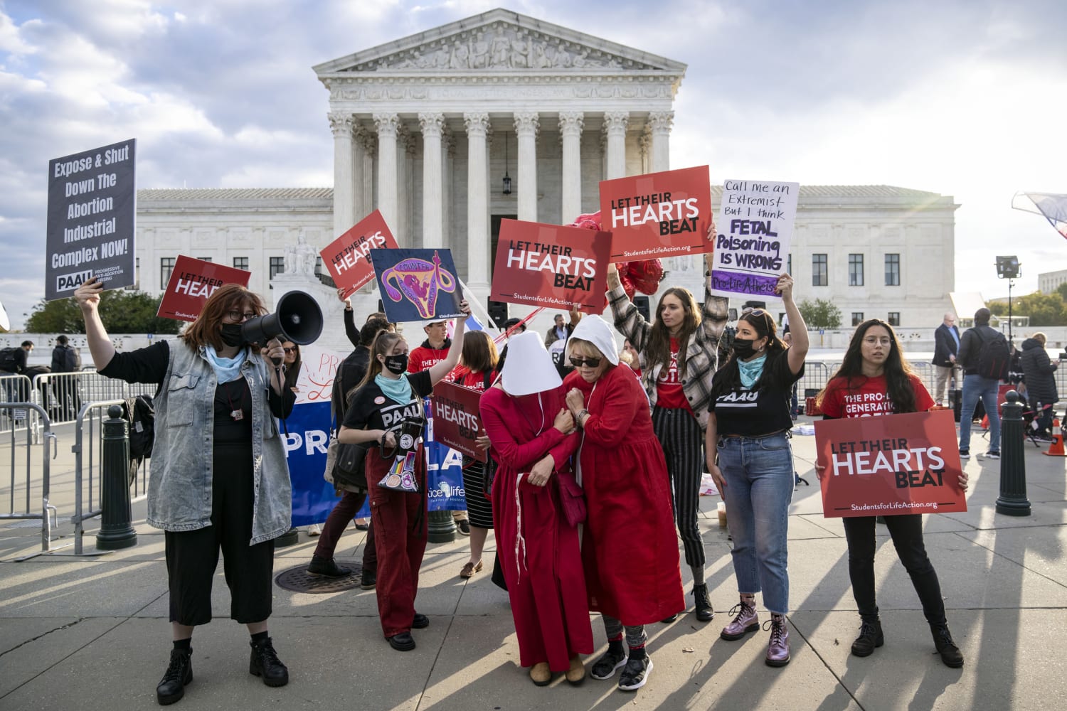 Supreme Court allows challenge to Texas’ abortion ban to proceed, law to remain in effect