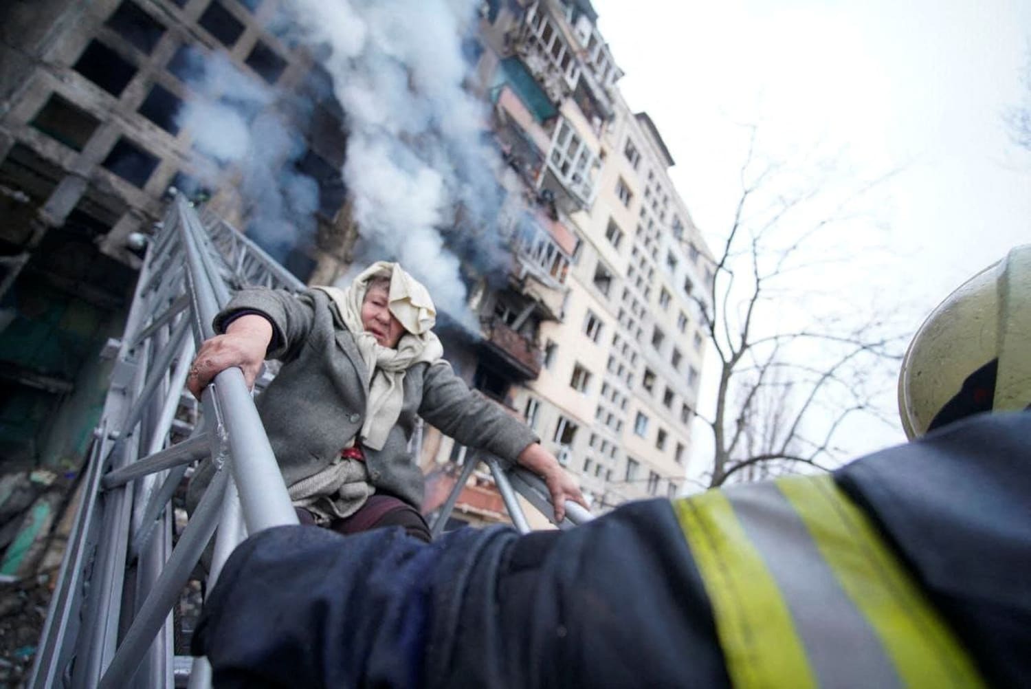 Новости украины россия бомбит. Взрыв здания. Пожар фото. Пожар в здании. Взрыв дома.