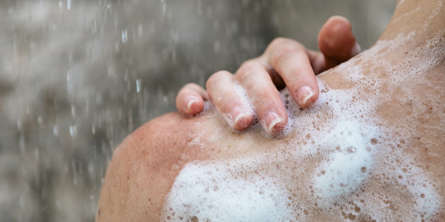 12 best moisturizing body washes, according to experts