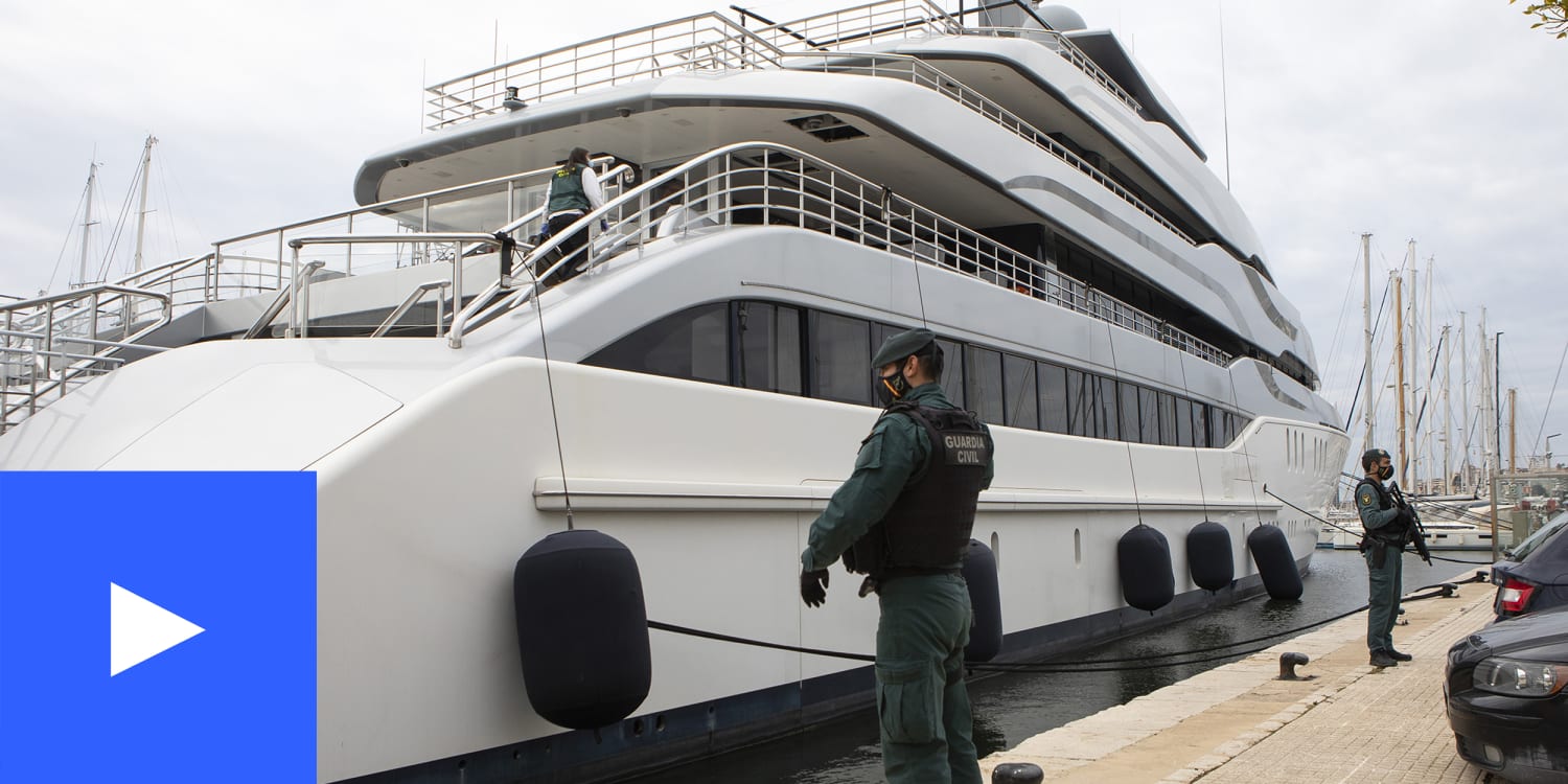 A photo of federal agent seizing a yacht