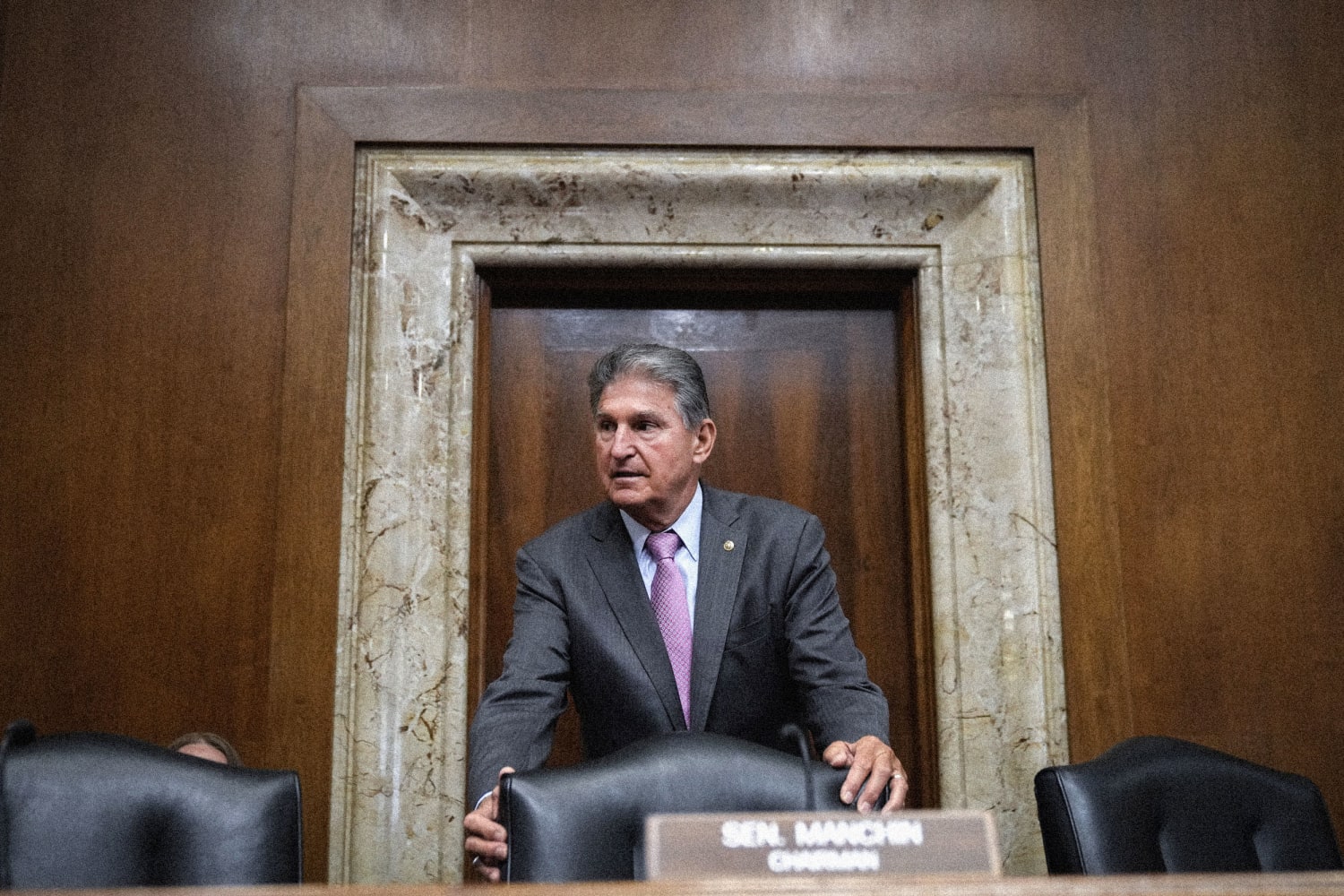 Why Manchin supporting a GOP candidate for Congress makes total sense